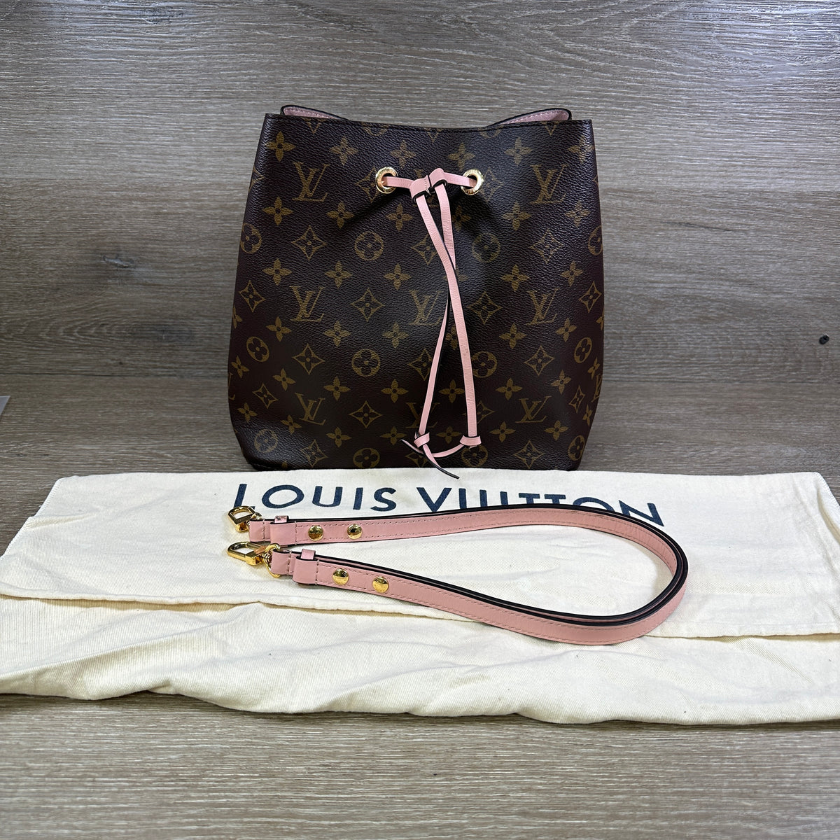 Louis Vuitton lv neonoe bucket bag monogram with pink