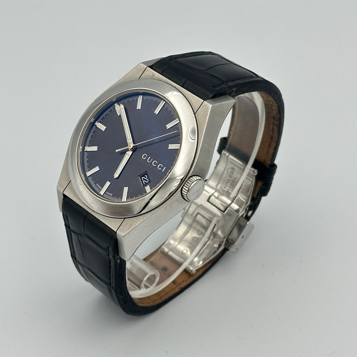 【日本のヤシの木】GUCCI PANTHEON WATCH YA115224 Gucci 115 Pantheon Black Dial and Rubber Strap Mens