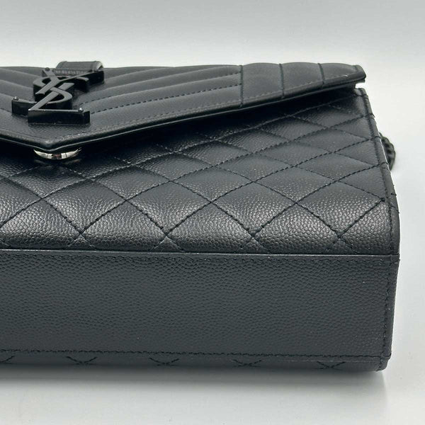 Envelope Triquilt Medium YSL Shoulder Bag in Grained Leather - Black