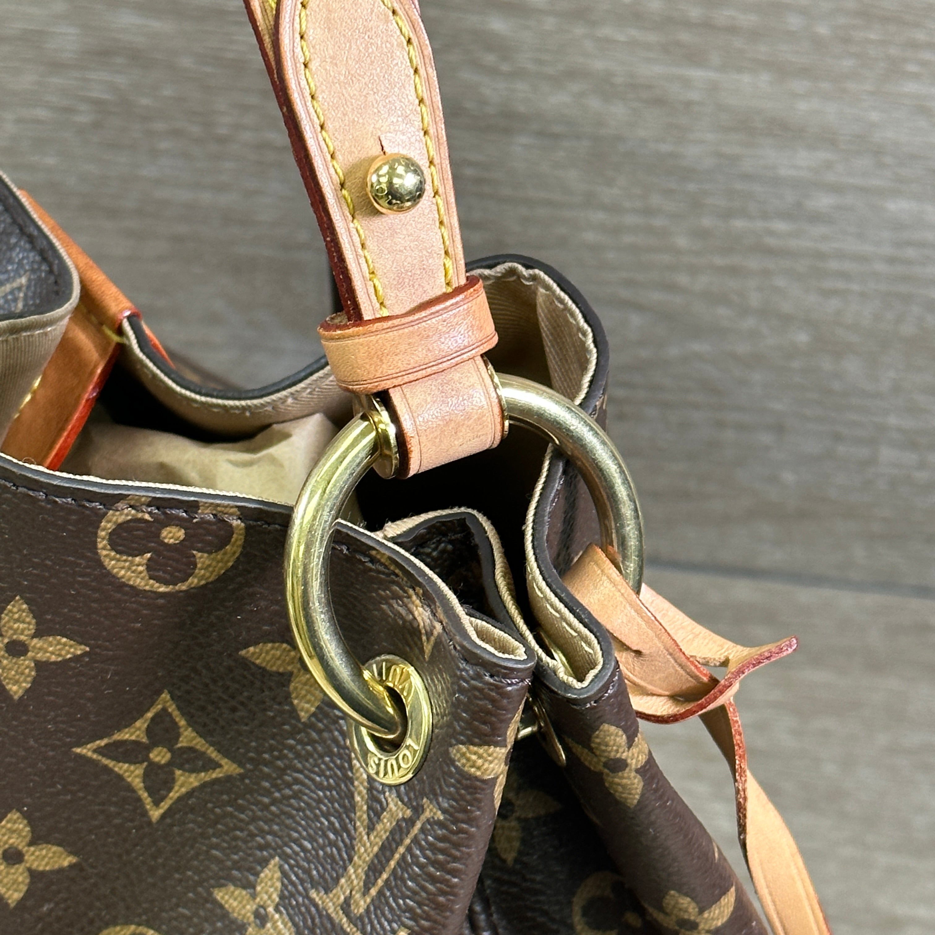 Louis Vuitton Graceful PM - Beige Monogram – Chicago Pawners & Jewelers
