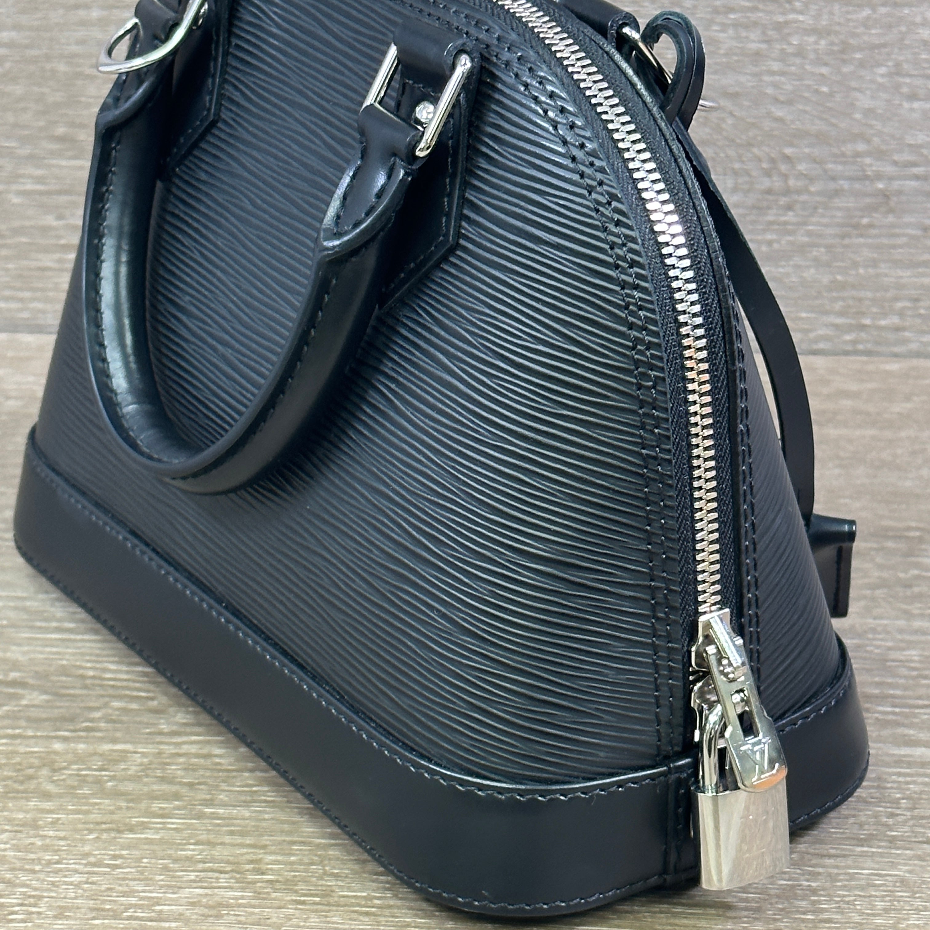 Louis Vuitton Alma BB Epi Leather - Black – Chicago Pawners & Jewelers
