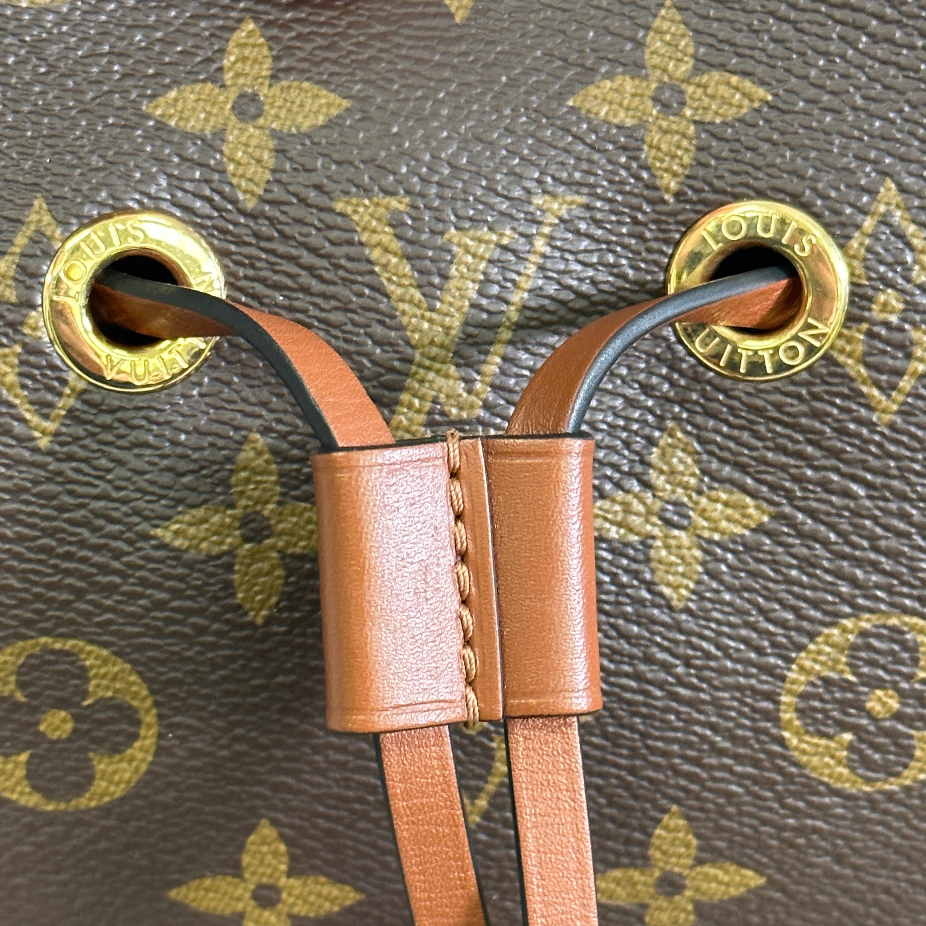 Louis Vuitton NeoNoe MM Monogram Bucket Bag – Foxy Couture Carmel