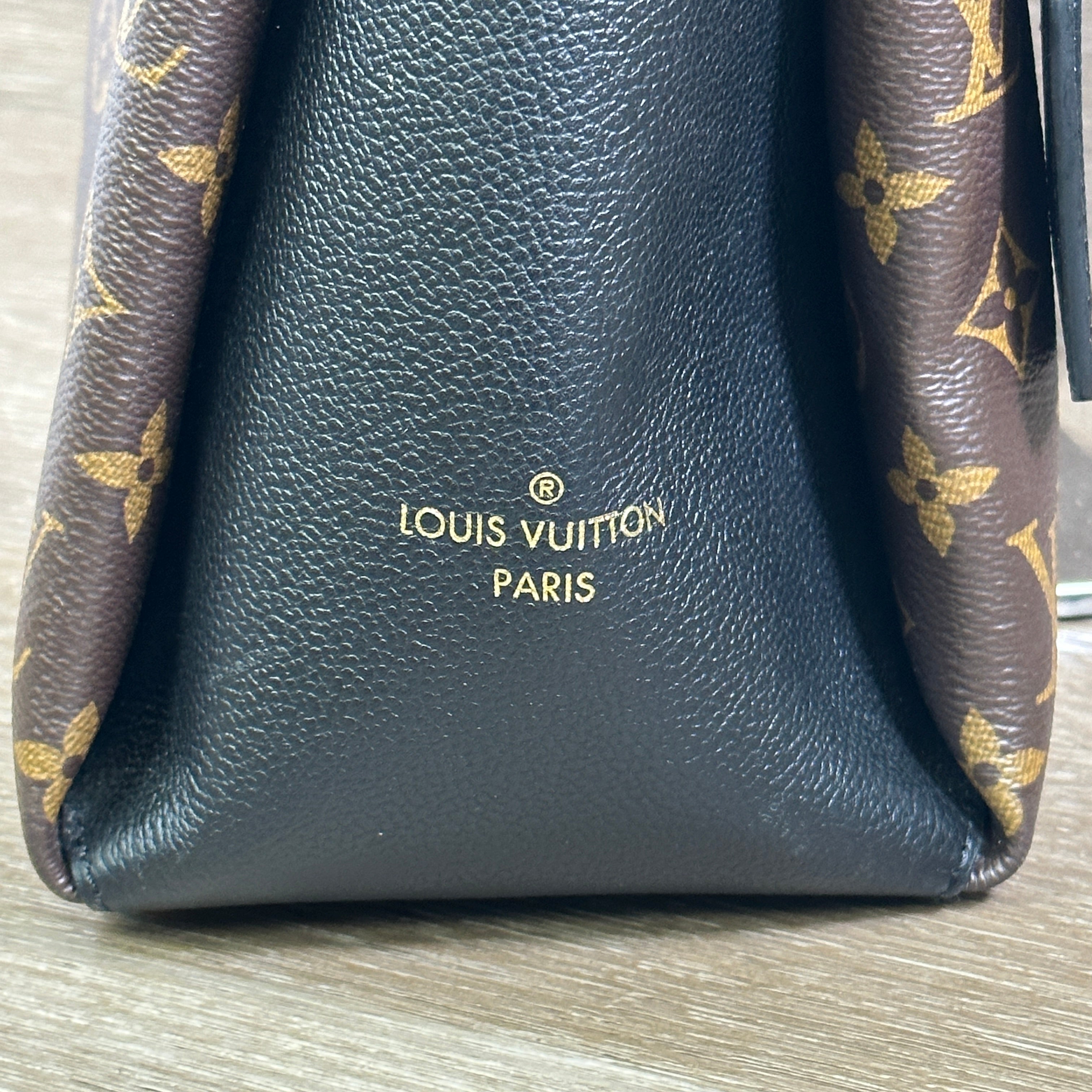 Louis Vuitton's Monogram Congo MM messenger bag / computer bag authentic