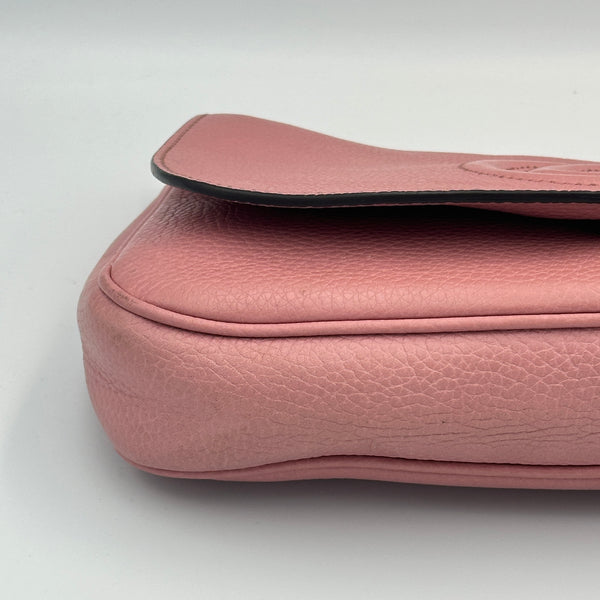 Gucci Soho Chain Crossbody Bag Medium - Pink