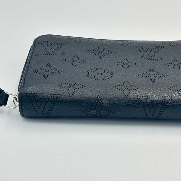 Louis Vuitton Monogram Mahina Zippy Wallet - Black