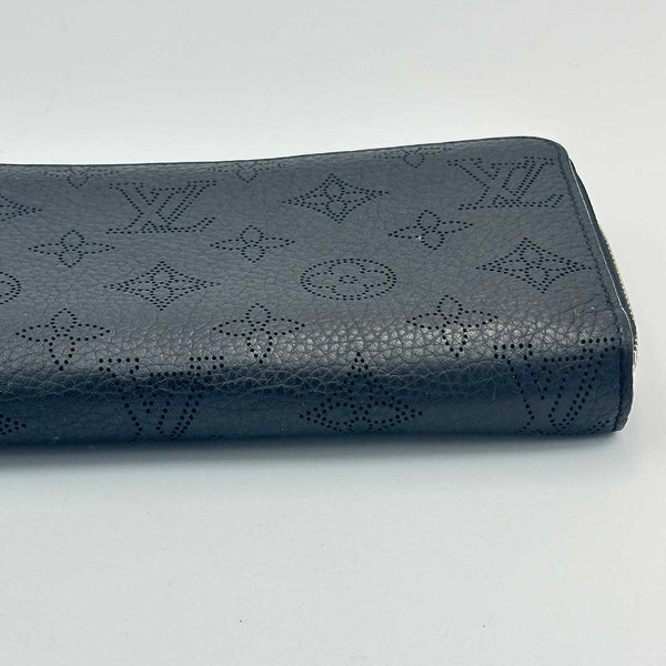 Louis Vuitton Monogram Mahina Zippy Wallet - Black