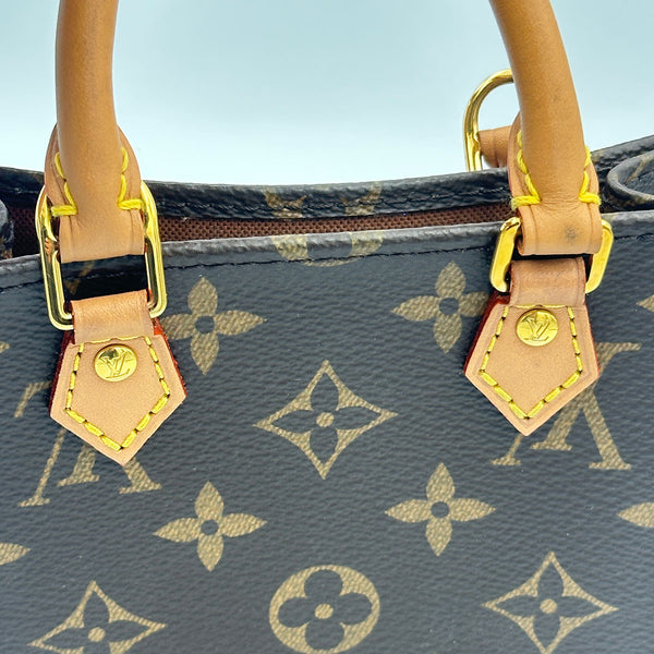 Louis Vuitton Petit Sac Plat - Monogram