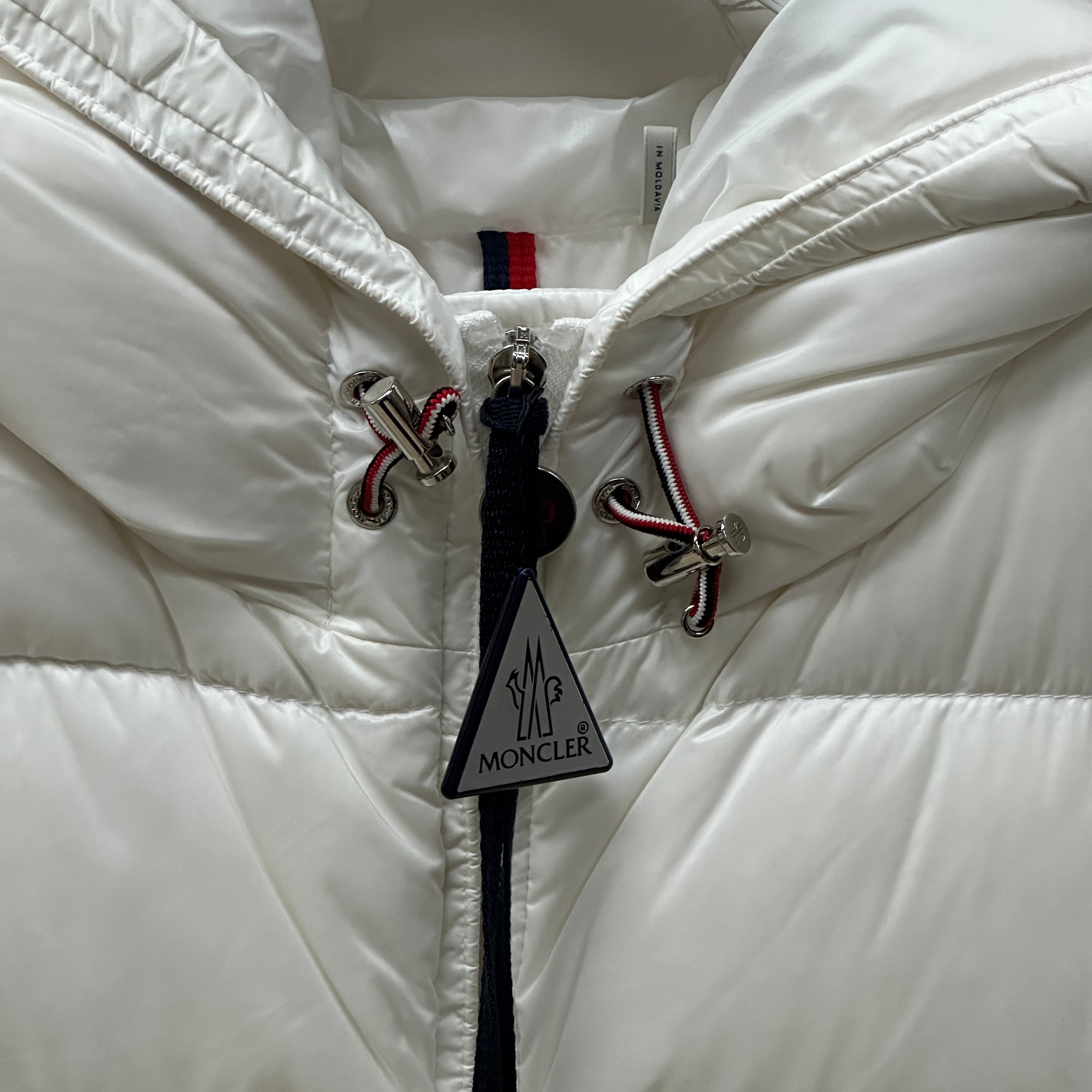 Moncler Sassiere Giubbotto Down Jacket White Size Chicago