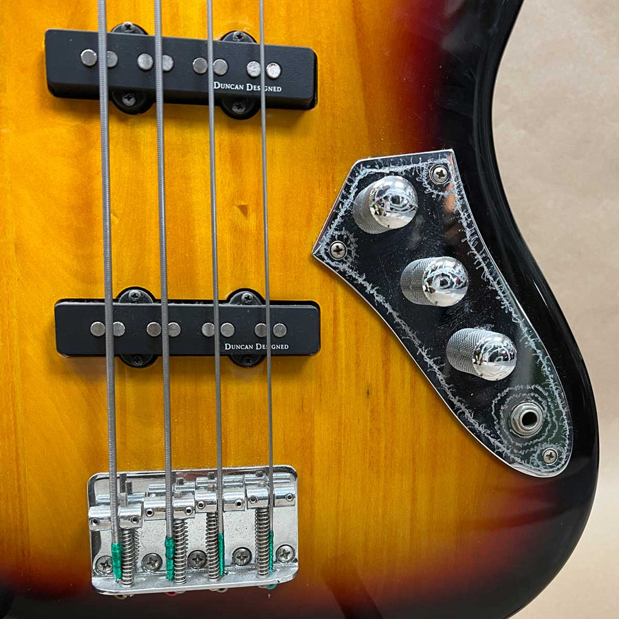 Squier Vintage Modified Series Fretless Jazz Bass – Chicago Pawners ...