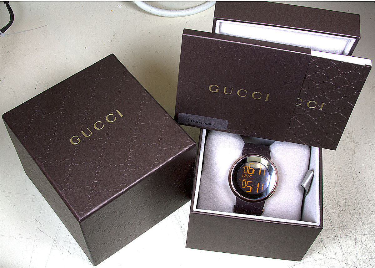 I-Gucci 114 Black Rubber Strap with embedded logo for the 44mm