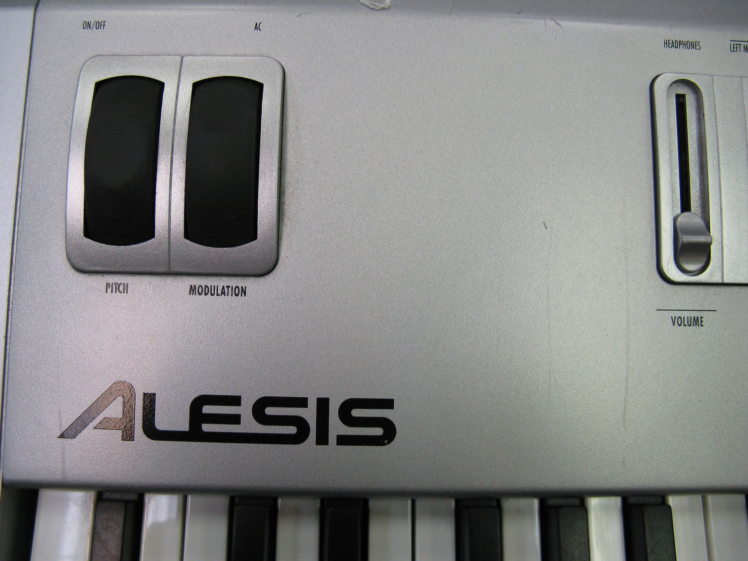 Alesis QS8.2 88 Key Synthesizer Chicago Pawners & Jewelers