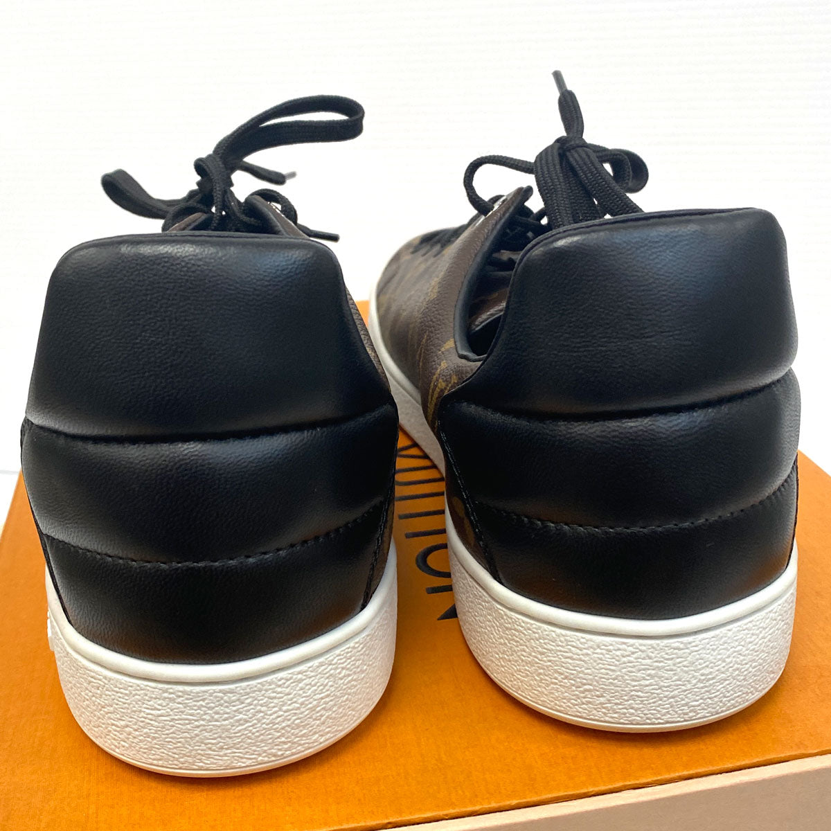 LOUIS VUITTON Monogram Frontrow Sneakers 8 532589